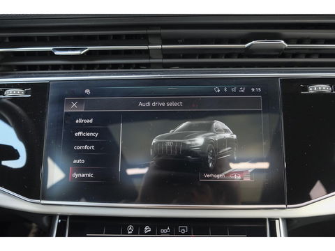 Audi Q8 55 TFSI 340pk S-line Panoramadak RS-stoelen Luchtvering 4-Wielsturing Bang&Olufsen Trekhaak Matrix led NLauto