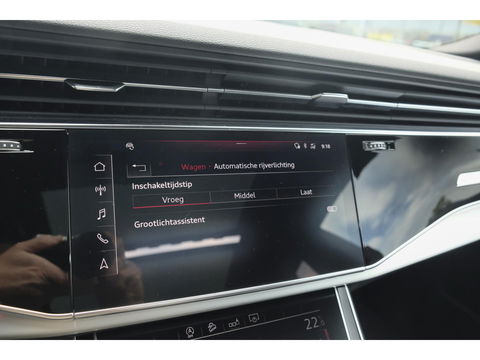 Audi Q8 55 TFSI 340pk S-line Panoramadak RS-stoelen Luchtvering 4-Wielsturing Bang&Olufsen Trekhaak Matrix led NLauto