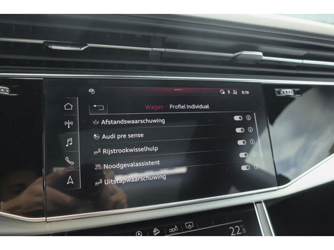 Audi Q8 55 TFSI 340pk S-line Panoramadak RS-stoelen Luchtvering 4-Wielsturing Bang&Olufsen Trekhaak Matrix led NLauto