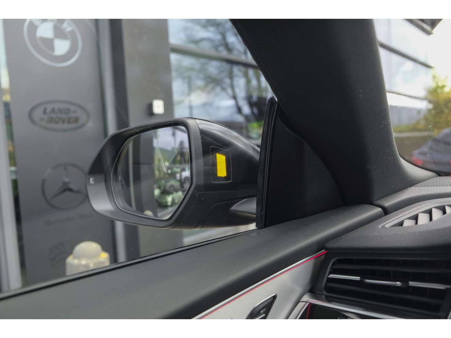 Audi Q8 55 TFSI 340pk S-line Panoramadak RS-stoelen Luchtvering 4-Wielsturing Bang&Olufsen Trekhaak Matrix led NLauto
