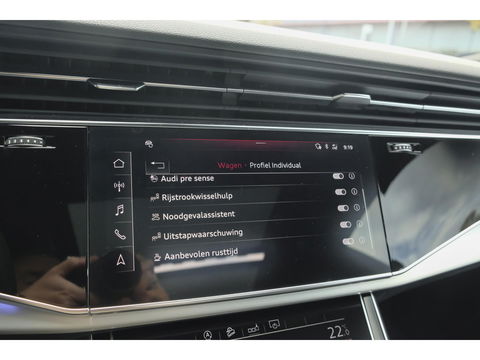 Audi Q8 55 TFSI 340pk S-line Panoramadak RS-stoelen Luchtvering 4-Wielsturing Bang&Olufsen Trekhaak Matrix led NLauto