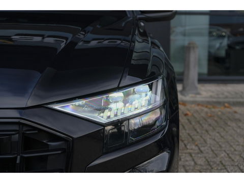 Audi Q8 55 TFSI 340pk S-line Panoramadak RS-stoelen Luchtvering 4-Wielsturing Bang&Olufsen Trekhaak Matrix led NLauto