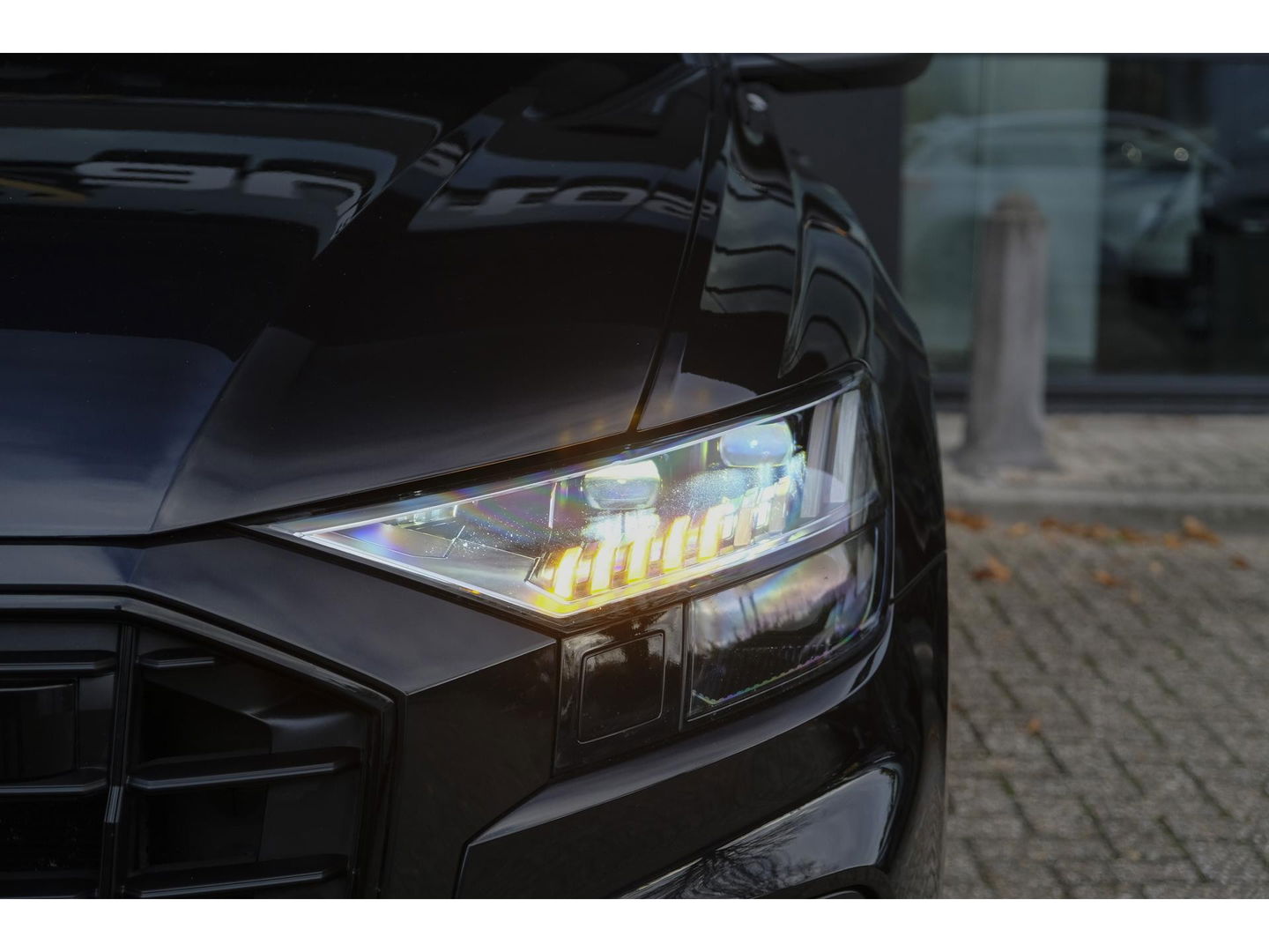 Audi Q8 55 TFSI 340pk S-line Panoramadak RS-stoelen Luchtvering 4-Wielsturing Bang&Olufsen Trekhaak Matrix led NLauto