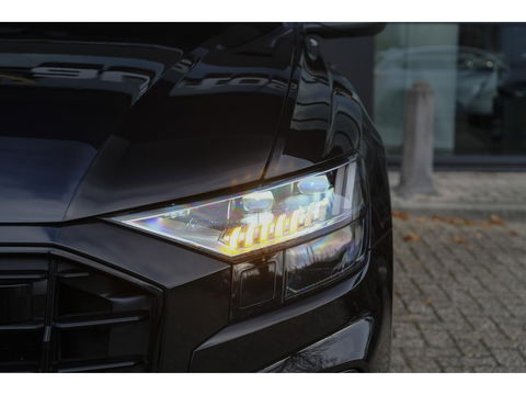 Audi Q8 55 TFSI 340pk S-line Panoramadak RS-stoelen Luchtvering 4-Wielsturing Bang&Olufsen Trekhaak Matrix led NLauto