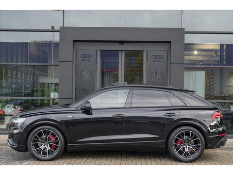 Audi Q8 55 TFSI 340pk S-line Panoramadak RS-stoelen Luchtvering 4-Wielsturing Bang&Olufsen Trekhaak Matrix led NLauto