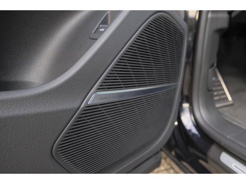 Audi Q8 55 TFSI 340pk S-line Panoramadak RS-stoelen Luchtvering 4-Wielsturing Bang&Olufsen Trekhaak Matrix led NLauto
