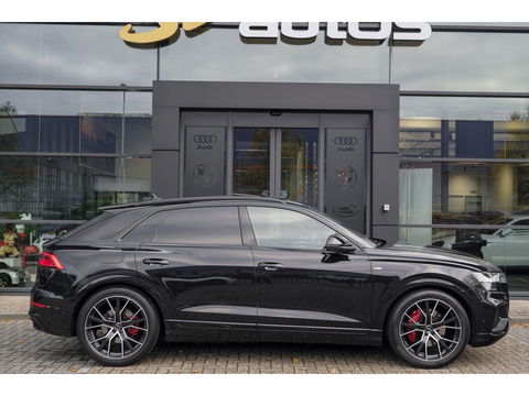 Audi Q8 55 TFSI 340pk S-line Panoramadak RS-stoelen Luchtvering 4-Wielsturing Bang&Olufsen Trekhaak Matrix led NLauto