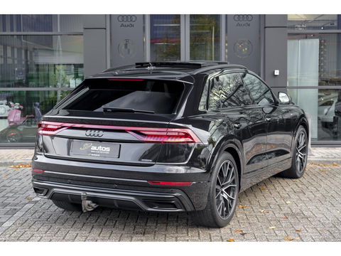 Audi Q8 55 TFSI 340pk S-line Panoramadak RS-stoelen Luchtvering 4-Wielsturing Bang&Olufsen Trekhaak Matrix led NLauto