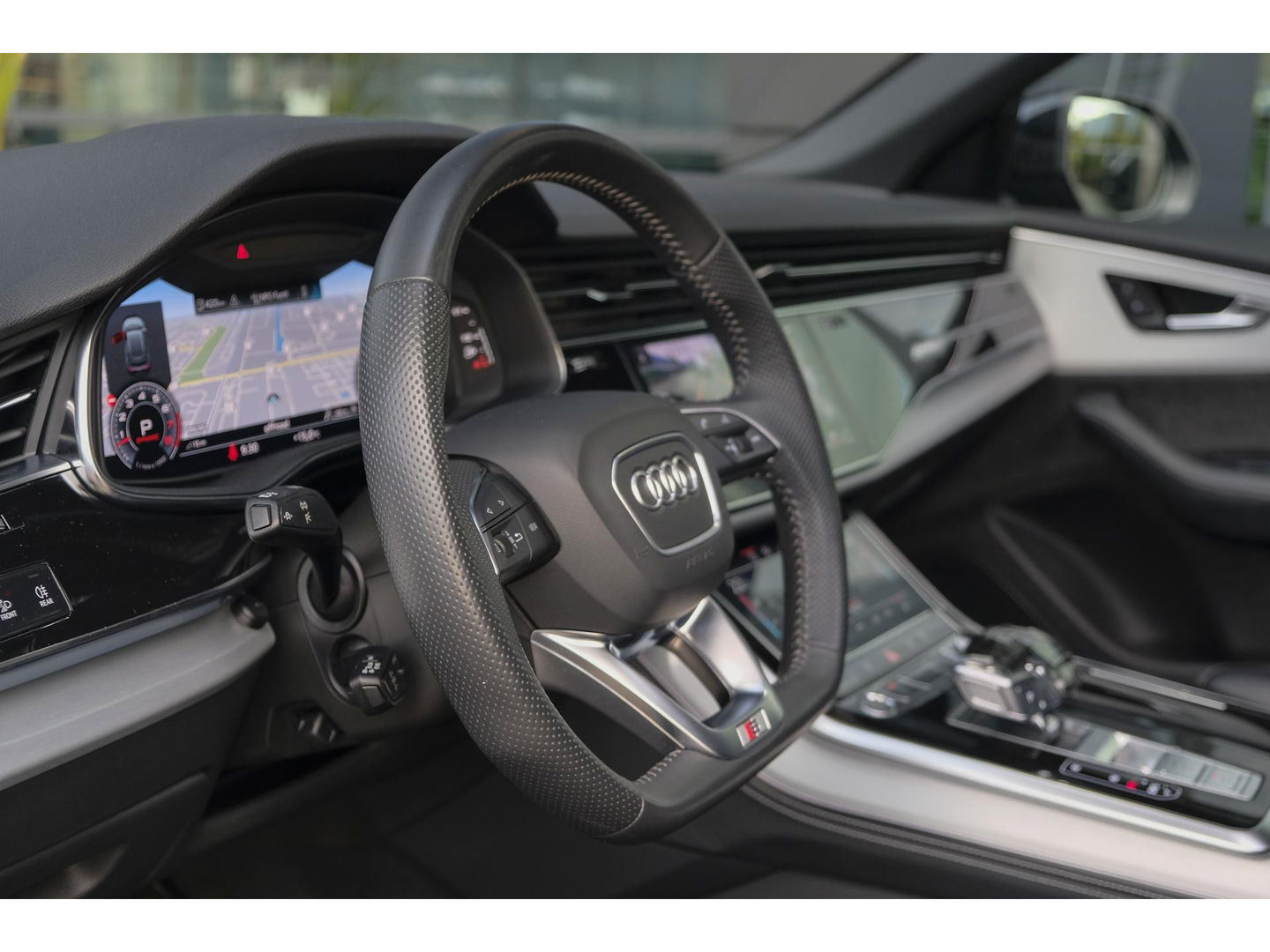 Audi Q8 55 TFSI 340pk S-line Panoramadak RS-stoelen Luchtvering 4-Wielsturing Bang&Olufsen Trekhaak Matrix led NLauto