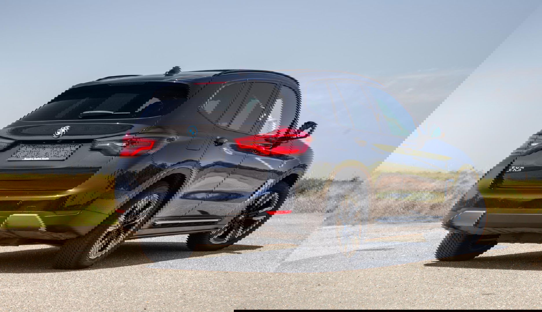 BMW iX3 High Executive 80 kWh PANORAMADAK / CARPLAY / BRUIN LEER / NAVI
