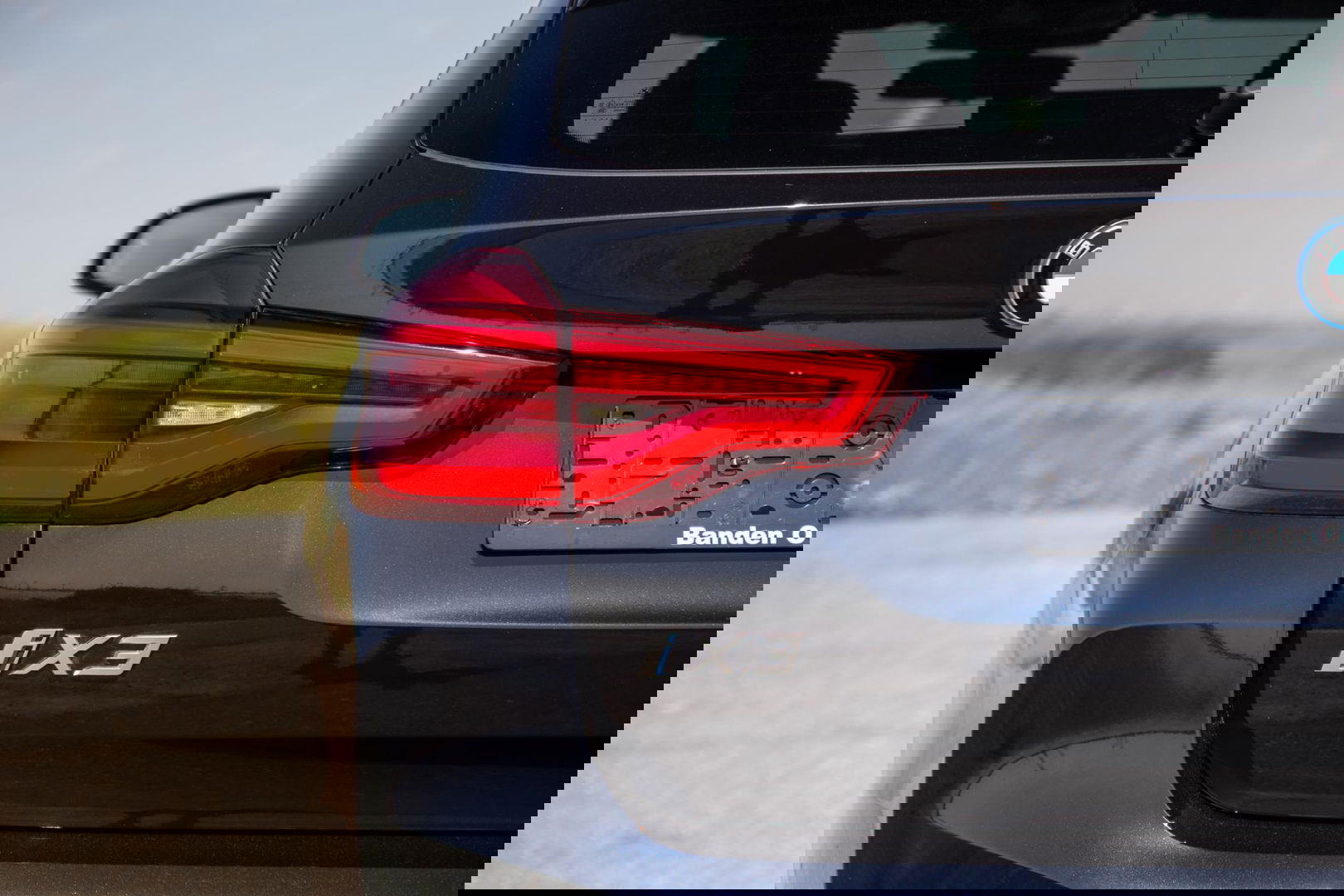 BMW iX3 High Executive 80 kWh PANORAMADAK / CARPLAY / BRUIN LEER / NAVI