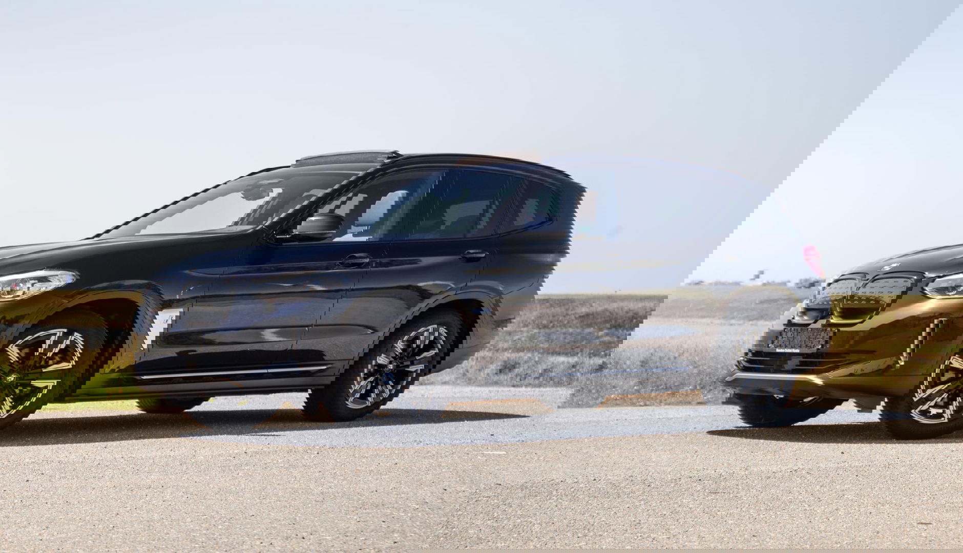 BMW iX3 High Executive 80 kWh PANORAMADAK / CARPLAY / BRUIN LEER / NAVI