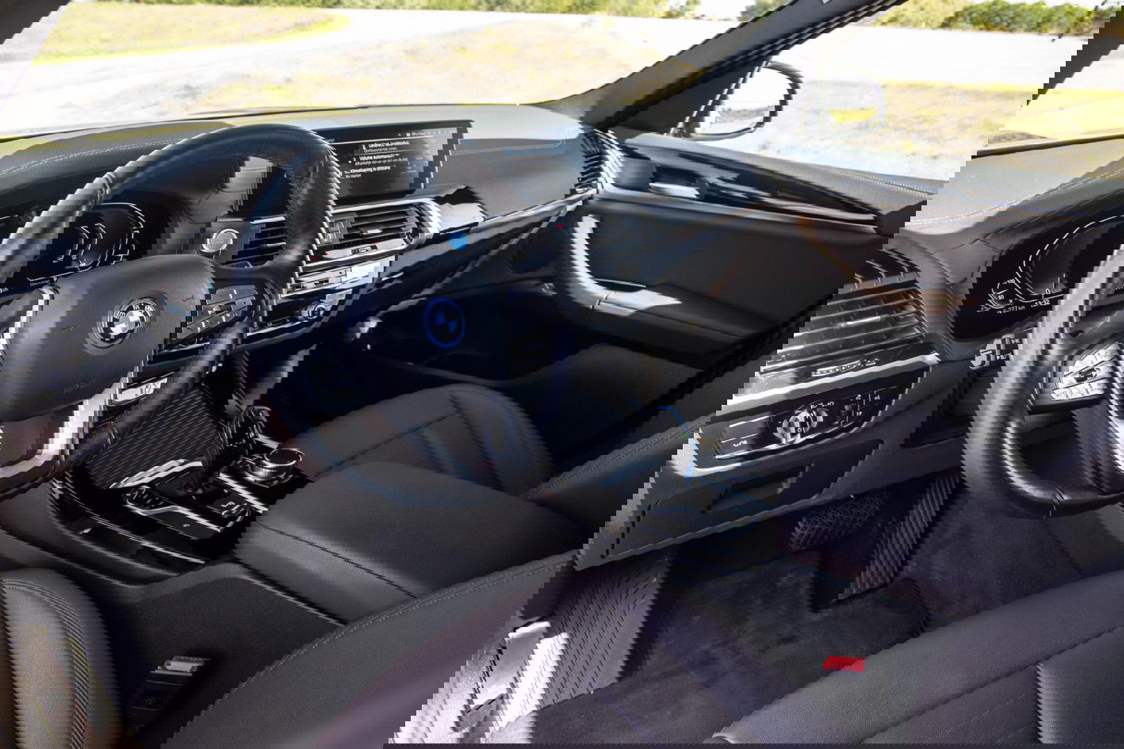 BMW iX3 High Executive 80 kWh PANORAMADAK / CARPLAY / BRUIN LEER / NAVI