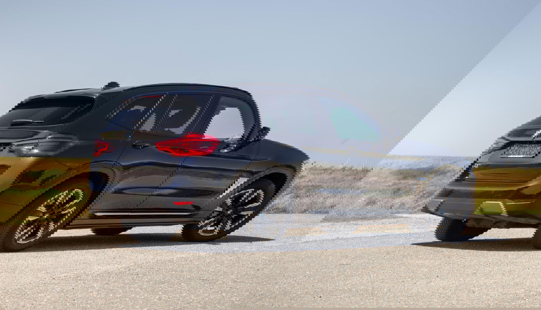 BMW iX3 High Executive 80 kWh PANORAMADAK / CARPLAY / BRUIN LEER / NAVI