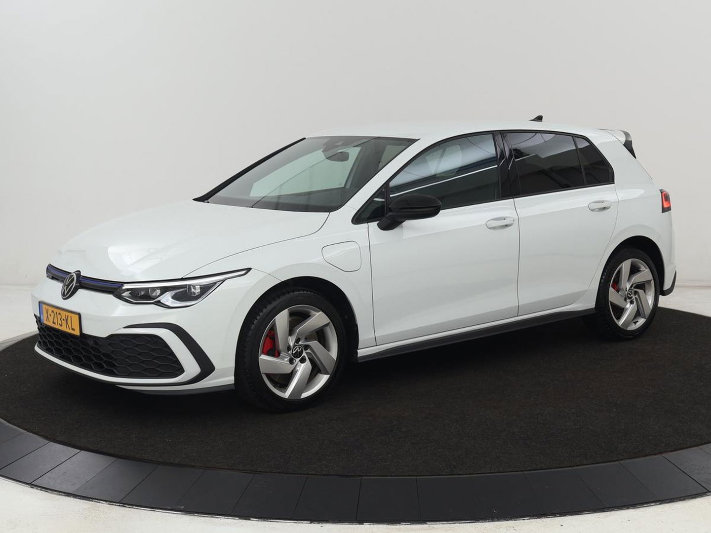Volkswagen Golf 1.4 eHybrid GTE | Camera | Adaptive cruise | Carplay | Navigatie | Sportstoelen | Full LED | Sfeerverlichting | PHEV