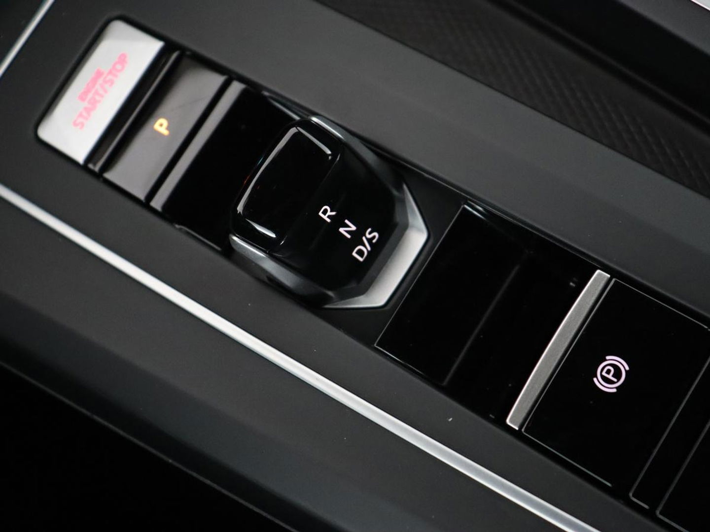 Volkswagen Golf 1.4 eHybrid GTE | Camera | Adaptive cruise | Carplay | Navigatie | Sportstoelen | Full LED | Sfeerverlichting | PHEV