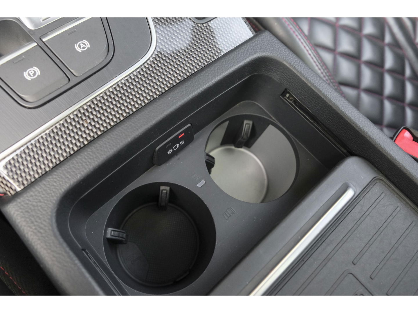 Audi SQ5 3.0 TFSI 354pk Quattro Panoramadak Luchtvering RS stoelen Trekhaak Head-up Bang&Olufsen BOMVOL Black pack