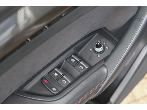 Audi SQ5 3.0 TFSI 354pk Quattro Panoramadak Luchtvering RS stoelen Trekhaak Head-up Bang&Olufsen BOMVOL Black pack