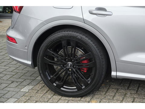 Audi SQ5 3.0 TFSI 354pk Quattro Panoramadak Luchtvering RS stoelen Trekhaak Head-up Bang&Olufsen BOMVOL Black pack