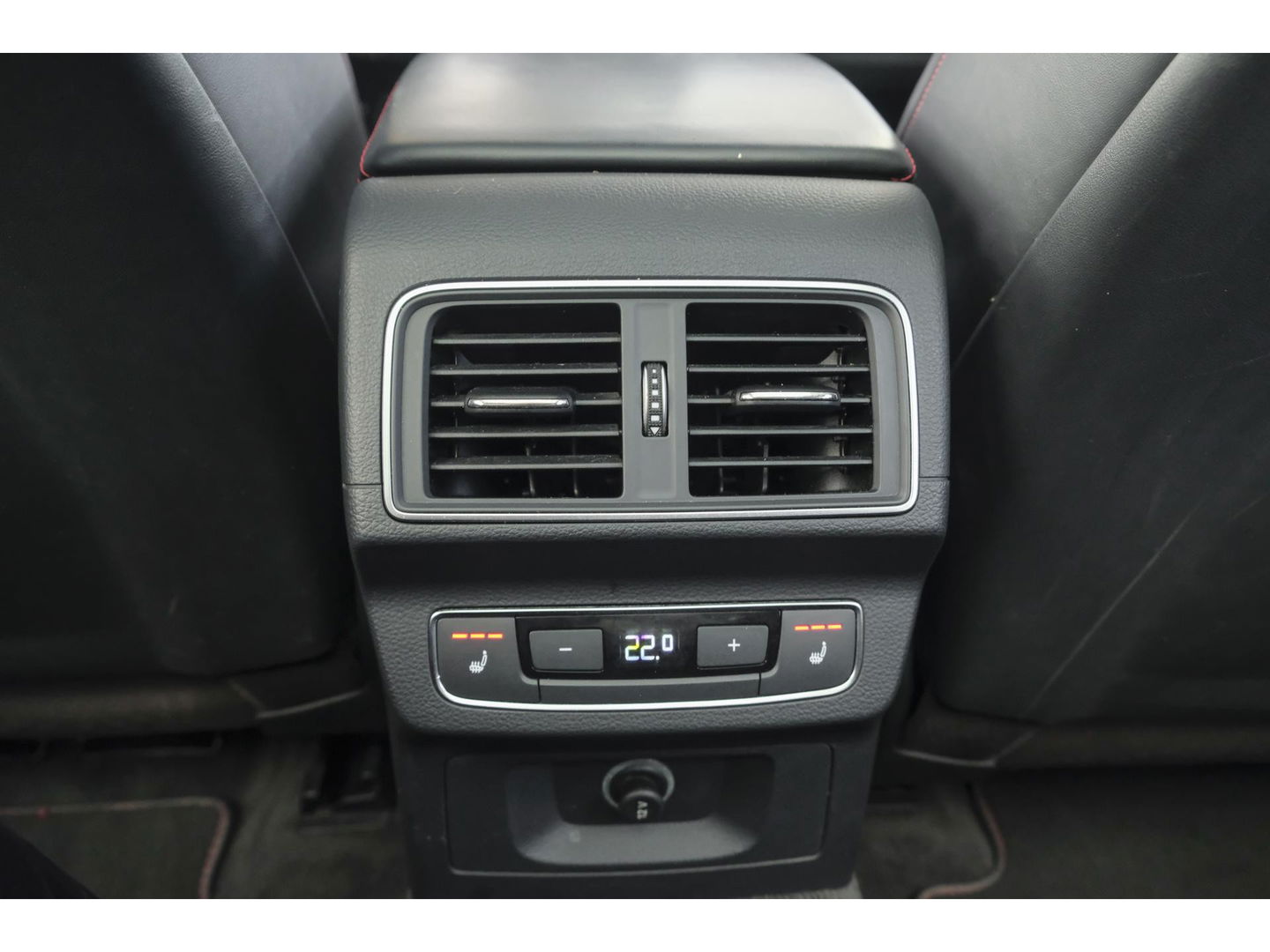 Audi SQ5 3.0 TFSI 354pk Quattro Panoramadak Luchtvering RS stoelen Trekhaak Head-up Bang&Olufsen BOMVOL Black pack