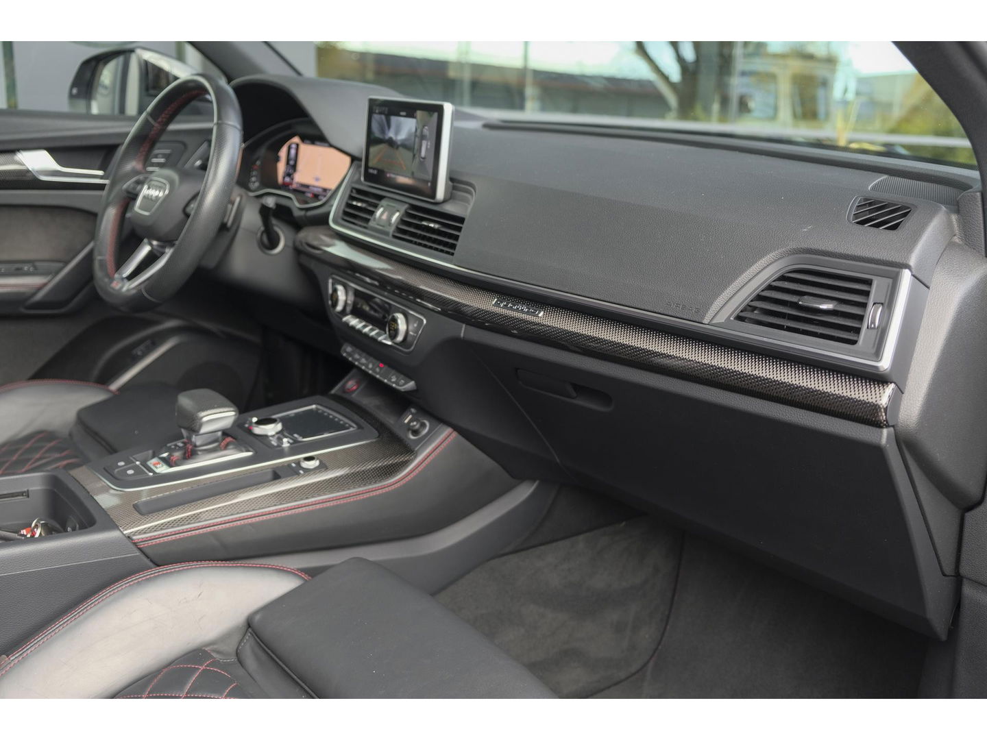 Audi SQ5 3.0 TFSI 354pk Quattro Panoramadak Luchtvering RS stoelen Trekhaak Head-up Bang&Olufsen BOMVOL Black pack