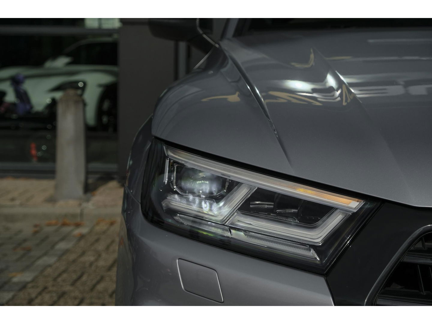 Audi SQ5 3.0 TFSI 354pk Quattro Panoramadak Luchtvering RS stoelen Trekhaak Head-up Bang&Olufsen BOMVOL Black pack