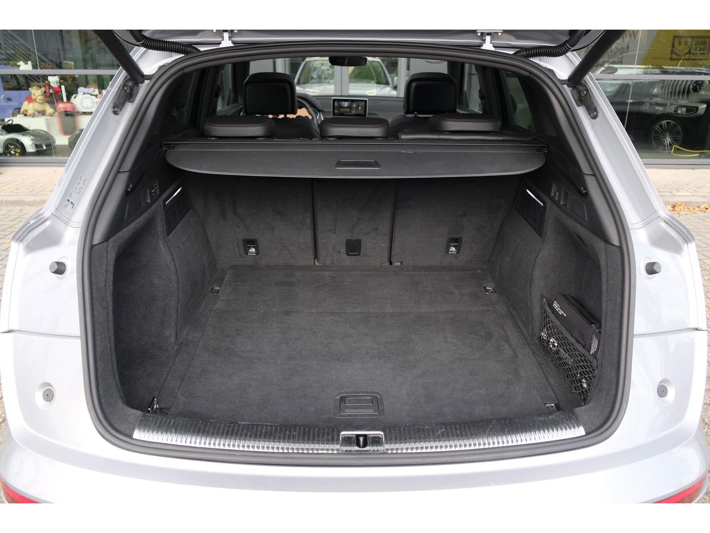 Audi SQ5 3.0 TFSI 354pk Quattro Panoramadak Luchtvering RS stoelen Trekhaak Head-up Bang&Olufsen BOMVOL Black pack
