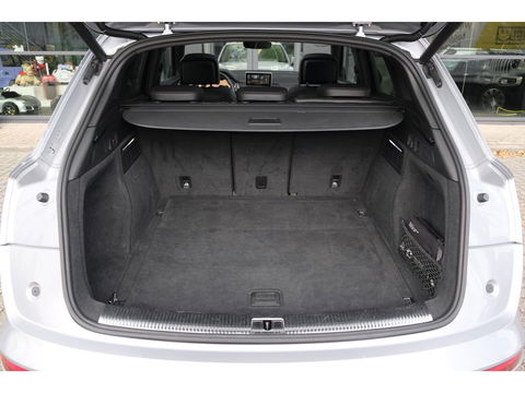 Audi SQ5 3.0 TFSI 354pk Quattro Panoramadak Luchtvering RS stoelen Trekhaak Head-up Bang&Olufsen BOMVOL Black pack