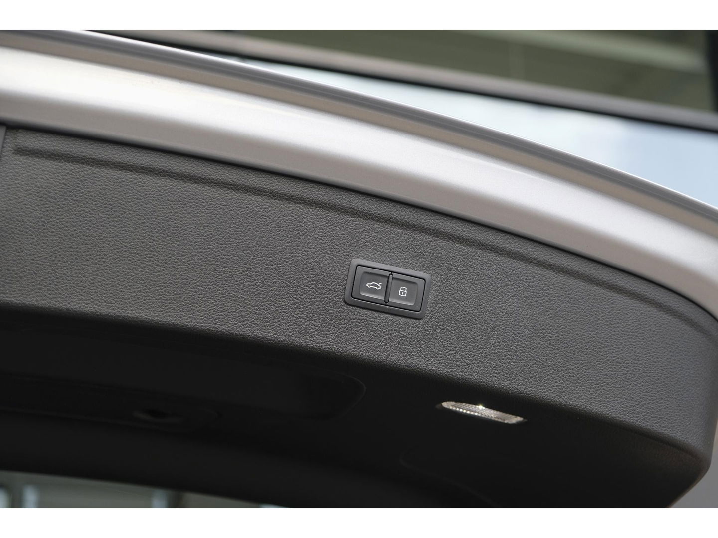 Audi SQ5 3.0 TFSI 354pk Quattro Panoramadak Luchtvering RS stoelen Trekhaak Head-up Bang&Olufsen BOMVOL Black pack