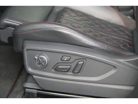 Audi SQ5 3.0 TFSI 354pk Quattro Panoramadak Luchtvering RS stoelen Trekhaak Head-up Bang&Olufsen BOMVOL Black pack