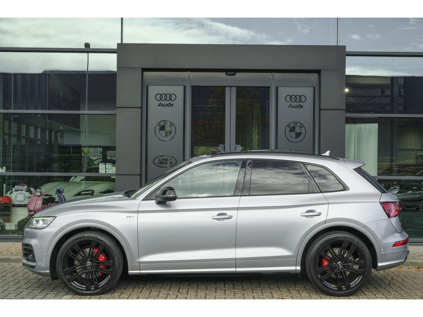 Audi SQ5 3.0 TFSI 354pk Quattro Panoramadak Luchtvering RS stoelen Trekhaak Head-up Bang&Olufsen BOMVOL Black pack