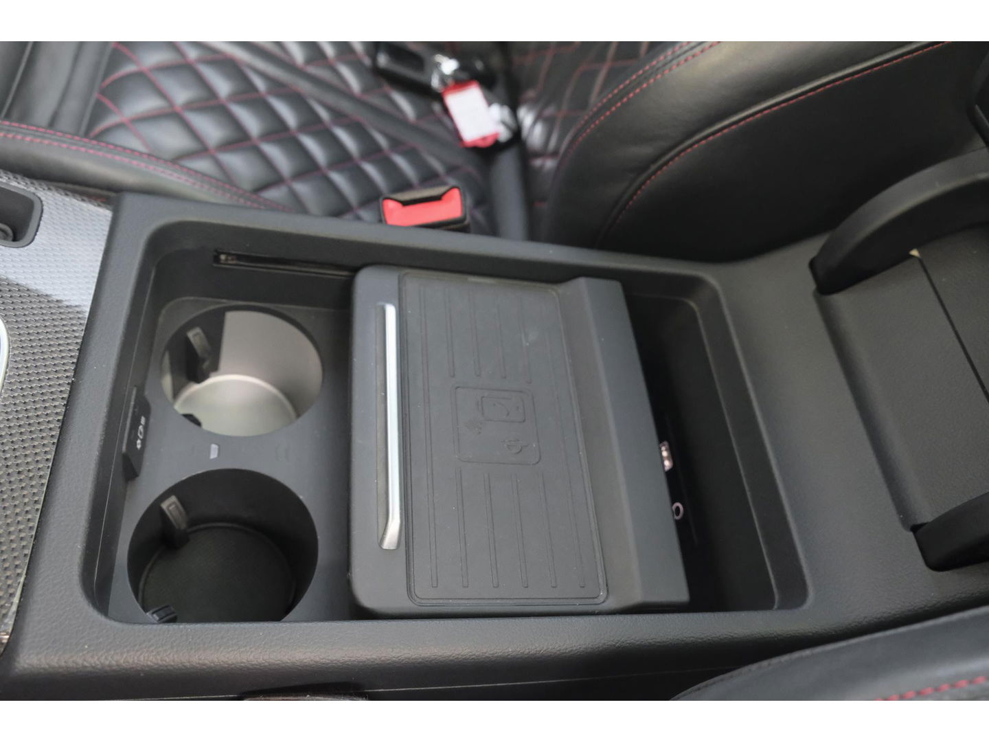 Audi SQ5 3.0 TFSI 354pk Quattro Panoramadak Luchtvering RS stoelen Trekhaak Head-up Bang&Olufsen BOMVOL Black pack