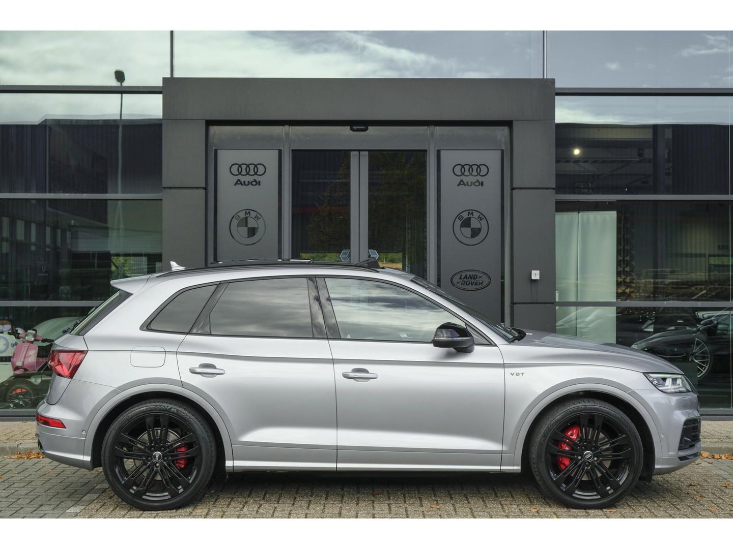 Audi SQ5 3.0 TFSI 354pk Quattro Panoramadak Luchtvering RS stoelen Trekhaak Head-up Bang&Olufsen BOMVOL Black pack