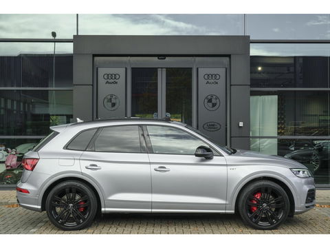 Audi SQ5 3.0 TFSI 354pk Quattro Panoramadak Luchtvering RS stoelen Trekhaak Head-up Bang&Olufsen BOMVOL Black pack