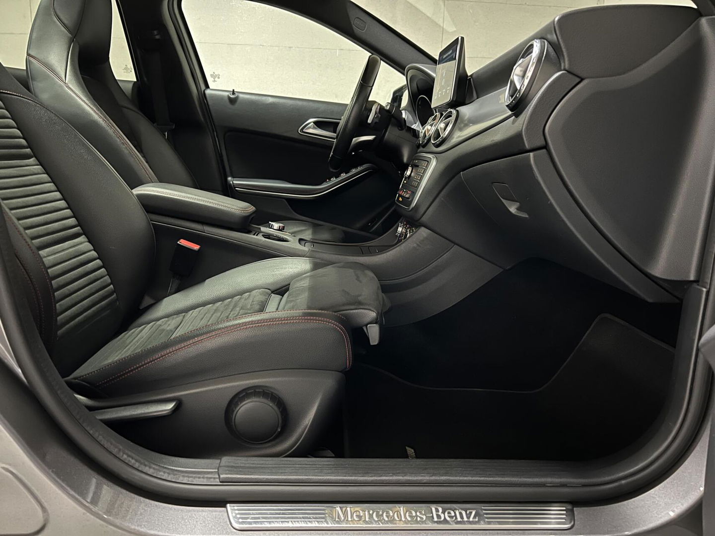 Mercedes-Benz GLA 180 AMG Pano H/K Memory Leer Cruise Clima NAP