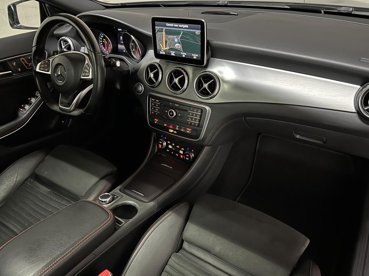 Mercedes-Benz GLA 180 AMG Pano H/K Memory Leer Cruise Clima NAP