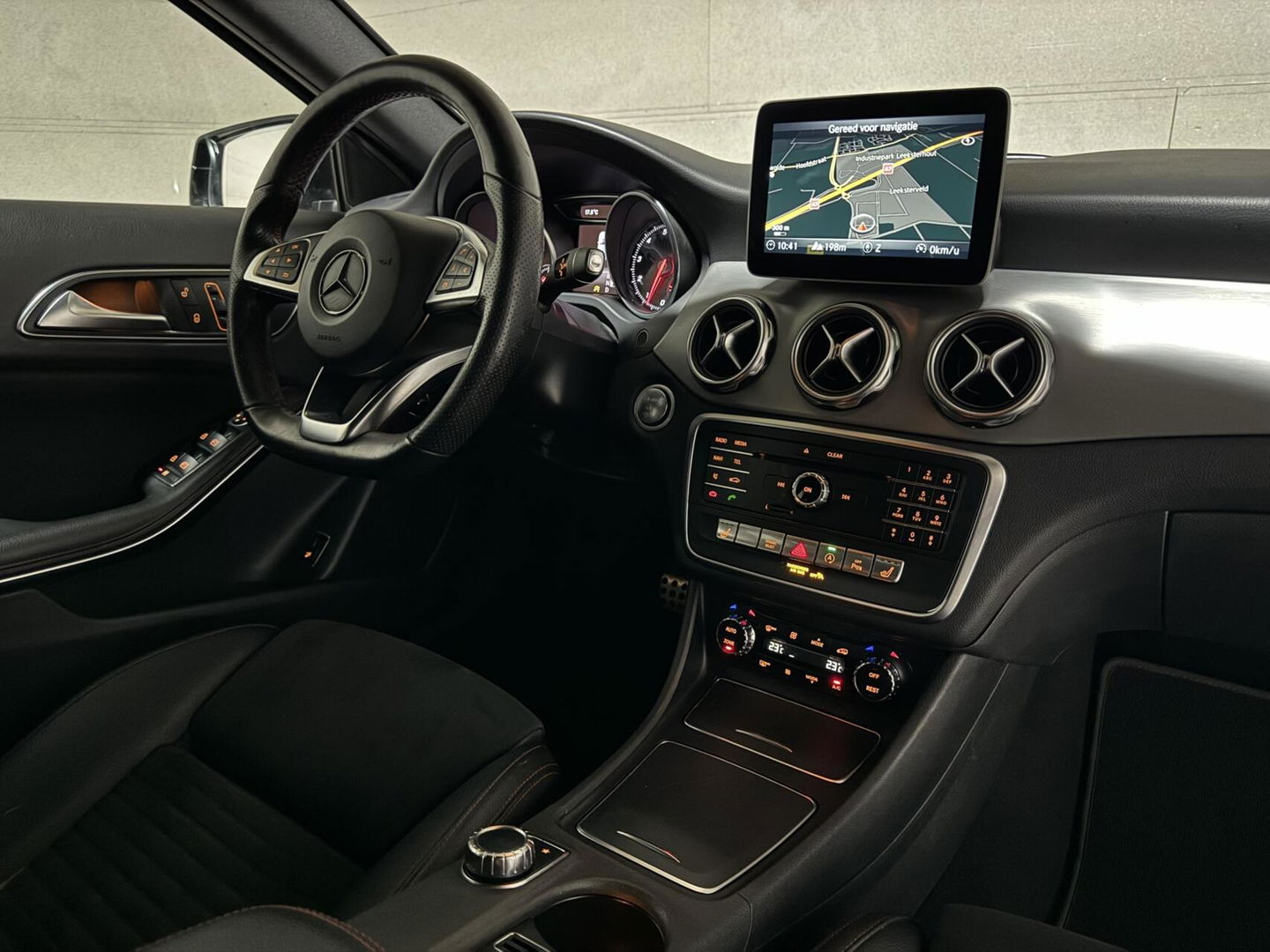 Mercedes-Benz GLA 180 AMG Pano H/K Memory Leer Cruise Clima NAP