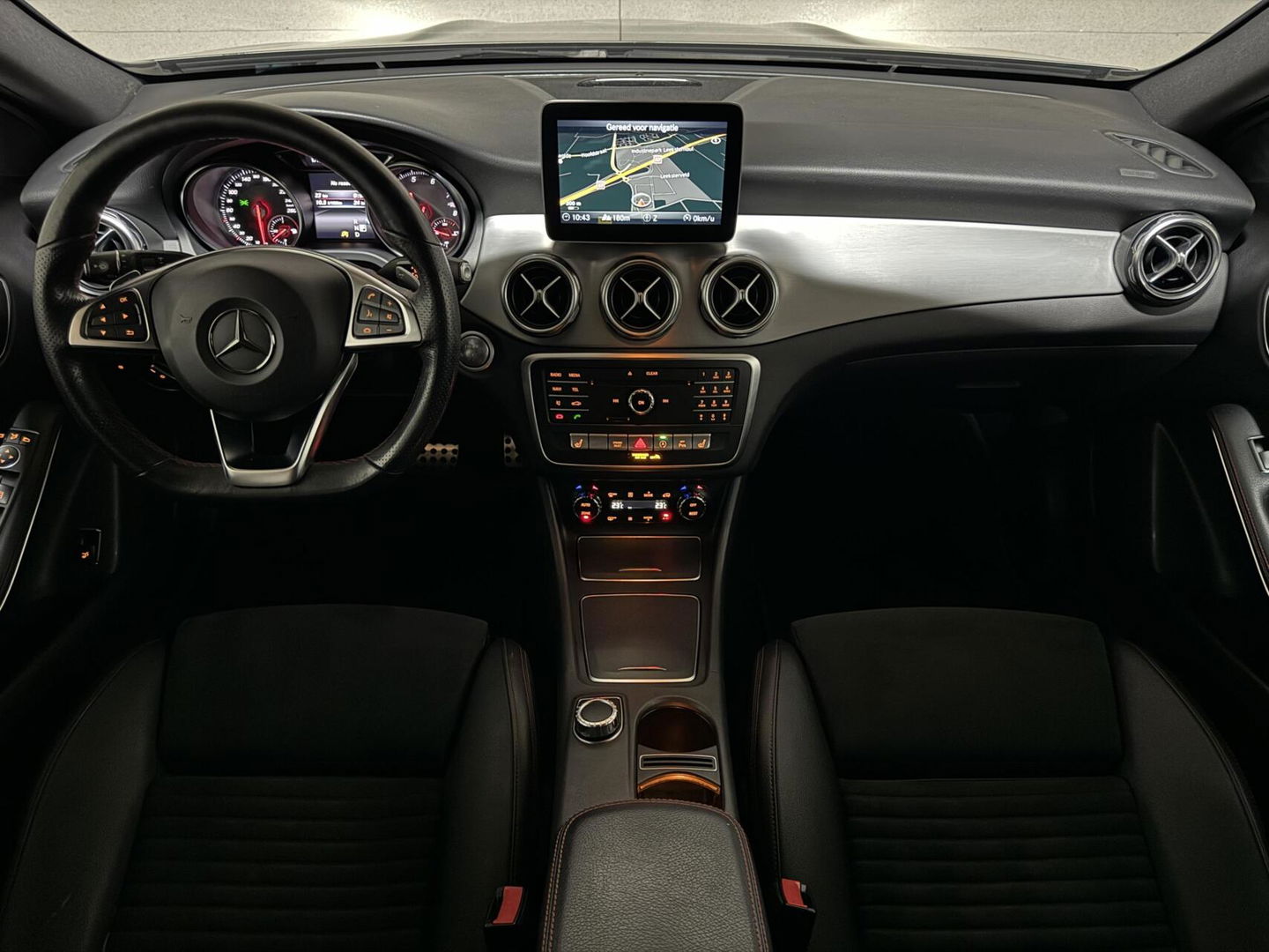 Mercedes-Benz GLA 180 AMG Pano H/K Memory Leer Cruise Clima NAP