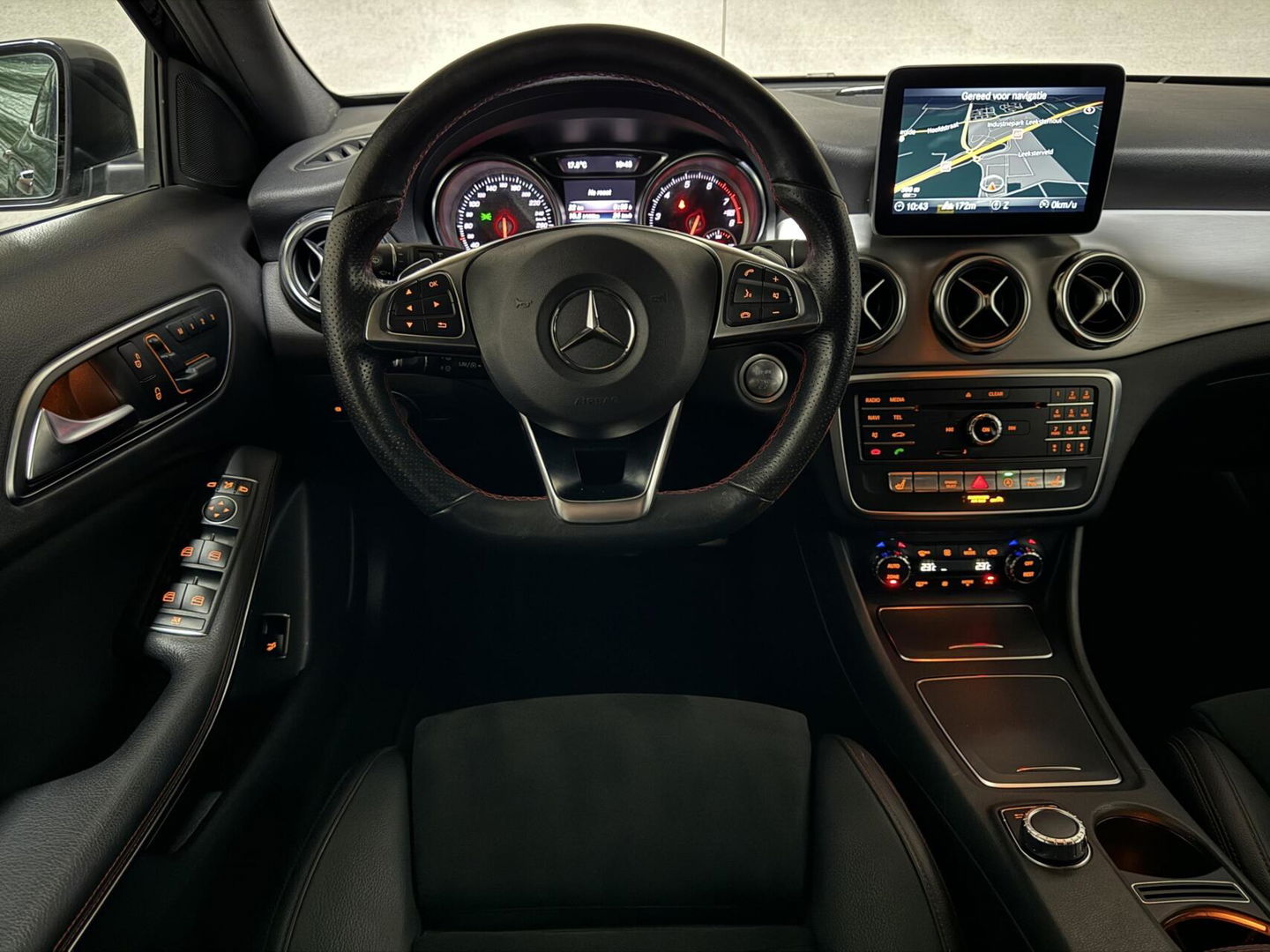 Mercedes-Benz GLA 180 AMG Pano H/K Memory Leer Cruise Clima NAP