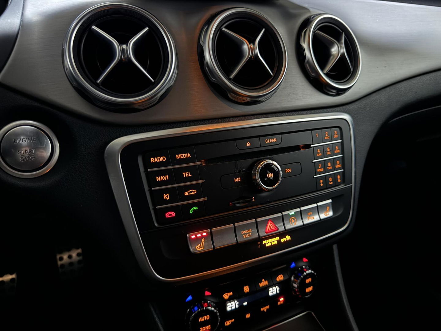 Mercedes-Benz GLA 180 AMG Pano H/K Memory Leer Cruise Clima NAP