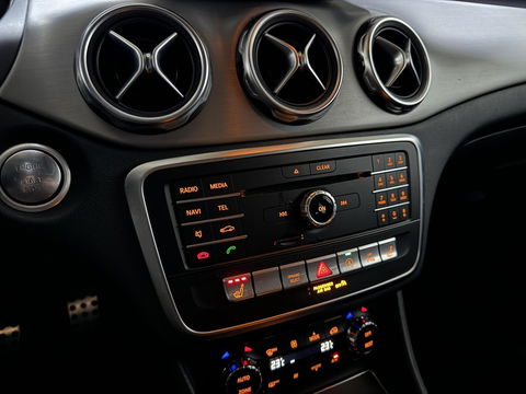 Mercedes-Benz GLA 180 AMG Pano H/K Memory Leer Cruise Clima NAP