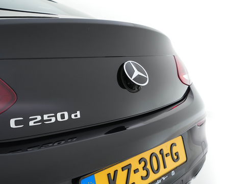 Mercedes-Benz C-Klasse Coupé 250 d Prestige AMG Aut. *PANO | LUXURY-LEATHER | MULTI-BEAM-LED | KEYLESS | CAMERA | NAVI-FULLMAP | HEATED-SPORTSEATS | AMBIENT-LIGHT | ECC | PDC | CRUISE | 18''ALU*