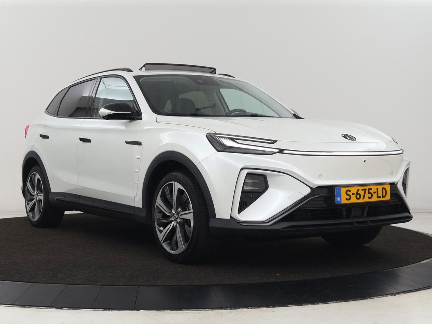 MG Marvel R Luxury 70 kWh | Trekhaak | Panorama | 360 Camera | Cruise Control Adaptief | Navigatie | Carplay | Stoelverwarming | LMC 19 |