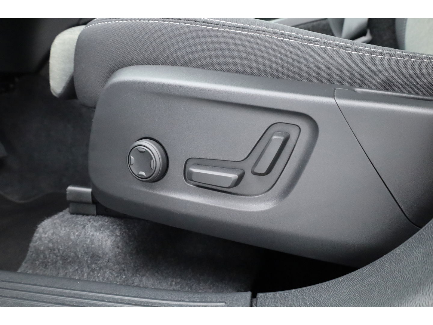 Volvo XC40 B3 Plus Black Edition | 360cam | Pilot Assist | Harman Kardon | Memory seat | 20'' | Pixel LED