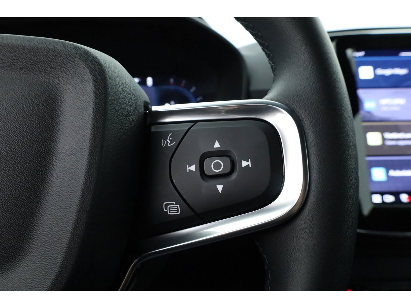 Volvo XC40 B3 Plus Black Edition | 360cam | Pilot Assist | Harman Kardon | Memory seat | 20'' | Pixel LED