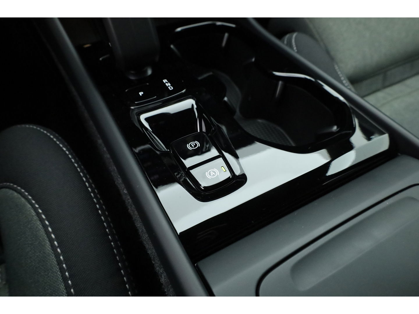 Volvo XC40 B3 Plus Black Edition | 360cam | Pilot Assist | Harman Kardon | Memory seat | 20'' | Pixel LED
