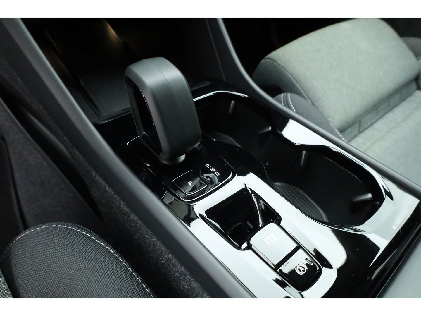 Volvo XC40 B3 Plus Black Edition | 360cam | Pilot Assist | Harman Kardon | Memory seat | 20'' | Pixel LED