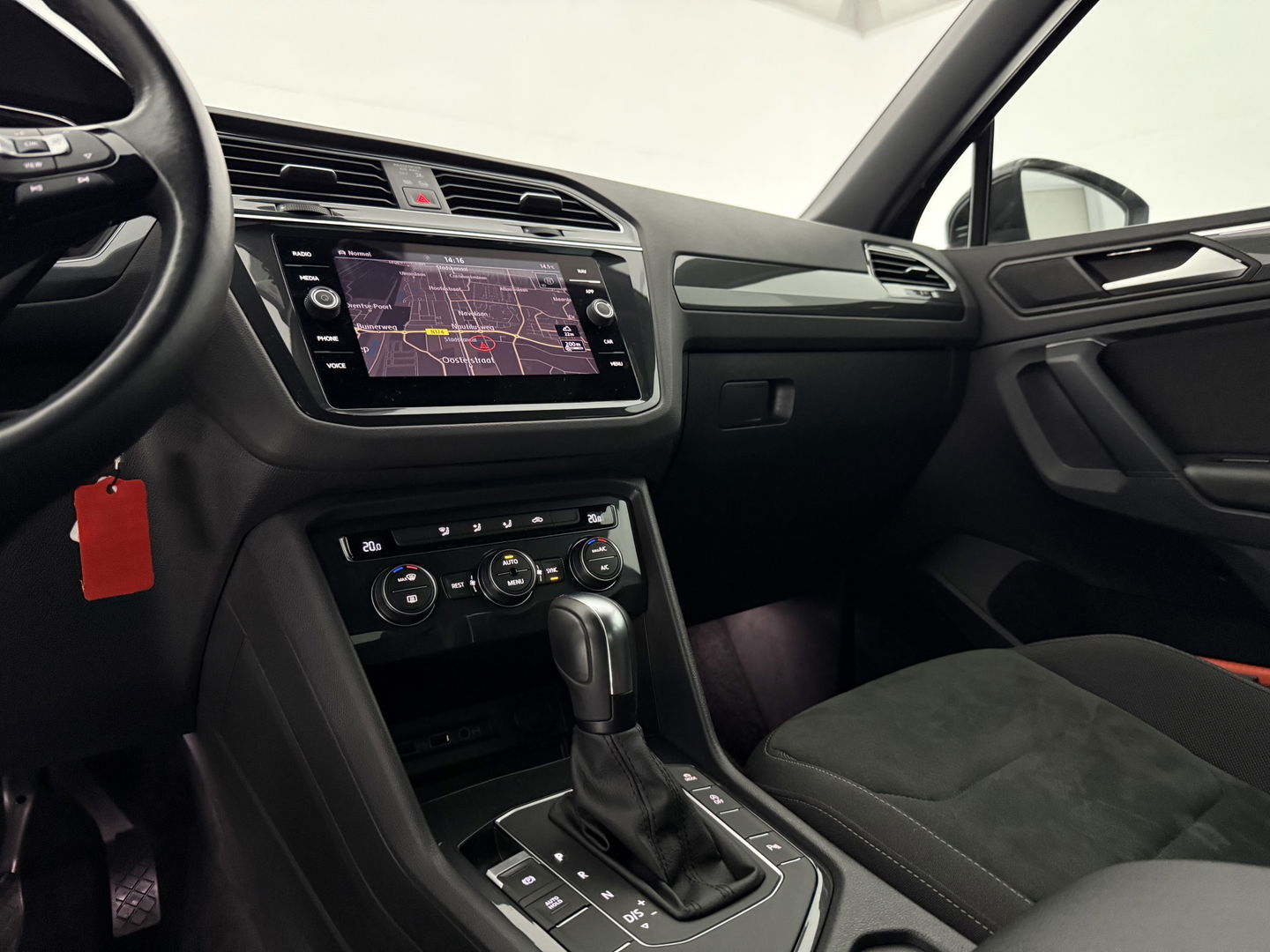 Volkswagen Tiguan 1.5 TSI ACT R-line | Virtual | Carplay | Adaptive Cruise | Schakelflippers | Parkeersens. | NAP
