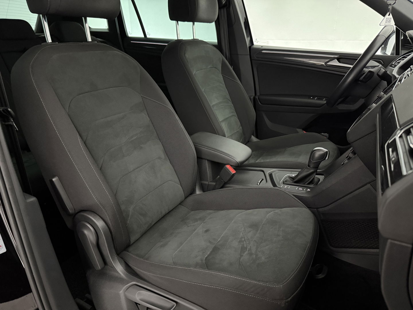 Volkswagen Tiguan 1.5 TSI ACT R-line | Virtual | Carplay | Adaptive Cruise | Schakelflippers | Parkeersens. | NAP