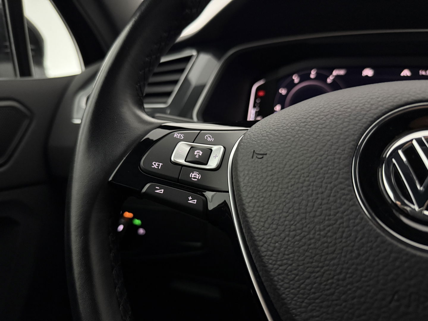 Volkswagen Tiguan 1.5 TSI ACT R-line | Virtual | Carplay | Adaptive Cruise | Schakelflippers | Parkeersens. | NAP